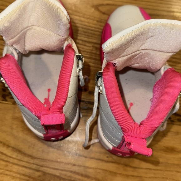 Dynamic pink retro Jordan 12 child size 11 - Picture 9 of 10